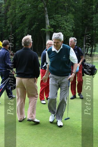 Sint Michielsgestel, 7 Juli 2008
NK senioren heren professionals op GC de Dommel
Tom O Mahoney met o.a. zijn caddy en Jan Dorrenstein
