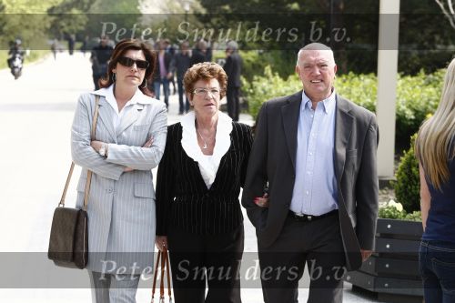 Amsterdam 14 april 2009
Crematie Mien Froger op westgaarde. Tom Leeflang met zijn vrouw
Peter Smulders bv