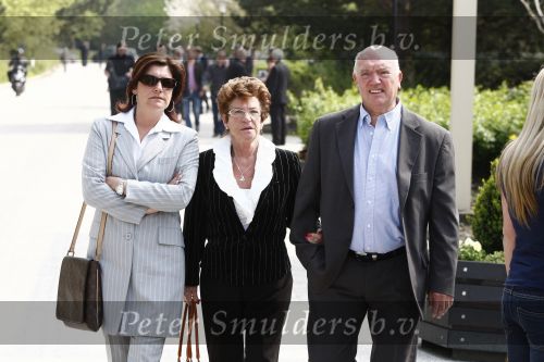 Amsterdam 14 april 2009
Crematie Mien Froger op westgaarde. Tom Leeflang met zijn vrouw
Peter Smulders bv