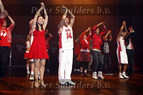 Tilburg 25 januari 2009
Premiere High school musical in de schouwburg van Tilburg met in de hoofdrollen Tommie Christiaan Nathalie v Gent Sarah Chronis Paul Boereboom Maickel Leijenhorst en Natalie la Rose.
Peter Smulders bv