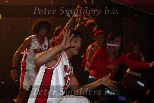 Tilburg 25 januari 2009
Premiere High school musical in de schouwburg van Tilburg met in de hoofdrollen Tommie Christiaan Nathalie v Gent Sarah Chronis Paul Boereboom Maickel Leijenhorst en Natalie la Rose.
Peter Smulders bv