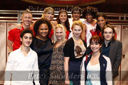 Tilburg 25 januari 2009
Premiere High school musical in de schouwburg van Tilburg met in de hoofdrollen Tommie Christiaan Nathalie v Gent Sarah Chronis Paul Boereboom Maickel Leijenhorst en Natalie la Rose. Spangas acteurs
Peter Smulders bv