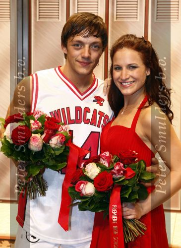 Tilburg 25 januari 2009
Premiere High school musical in de schouwburg van Tilburg met in de hoofdrollen Tommie Christiaan Nathalie v Gent Sarah Chronis Paul Boereboom Maickel Leijenhorst en Natalie la Rose.
Peter Smulders bv