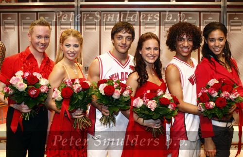 Tilburg 25 januari 2009
Premiere High school musical in de schouwburg van Tilburg met in de hoofdrollen Tommie Christiaan Nathalie v Gent Sarah Chronis Paul Boereboom Maickel Leijenhorst en Natalie la Rose.
Peter Smulders bv