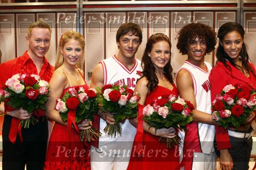 Tilburg 25 januari 2009
Premiere High school musical in de schouwburg van Tilburg met in de hoofdrollen Tommie Christiaan Nathalie v Gent Sarah Chronis Paul Boereboom Maickel Leijenhorst en Natalie la Rose.
Peter Smulders bv