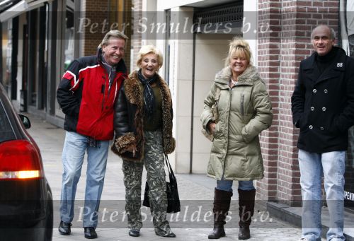 Amsterdam 19 februari 2008
Hanny en Ton Veerkamp aan het winkelen op de pc hooftstraat met vrienden.
Peter Smulders bv