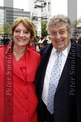 Utrecht 28 april 2009
Pieter v Vollenhoven viert zijn 70e verjaardag in het Beatrix theater in Utrecht. Tonny Eyk met vrouw