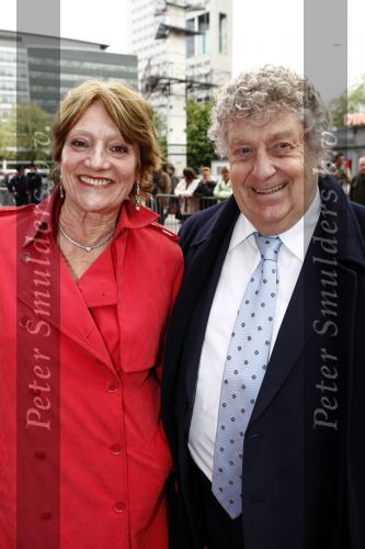 Utrecht 28 april 2009
Pieter v Vollenhoven viert zijn 70e verjaardag in het Beatrix theater in Utrecht. Tonny Eyk met vrouw