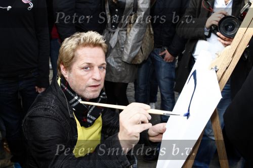 Amsterdam 16 maart 2009
Bn ers schilderen  voor het nieuwe tv station Piep bij het paleis op de dam. Tony Neef
Peter Smulders bv