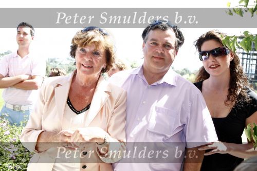 Marbella 25 april 2008
Kleind ochter van Gerrit en Toos v d Valk Wendy zingt tijdens de alex golfdagen in Marbella haar liedjes. Oma Toos en Rene Froger zijn danig onder de indruk. Vader Vincent v d Valk

Peter Smulders bv