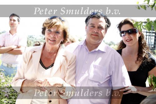 Marbella 25 april 2008
Kleind ochter van Gerrit en Toos v d Valk Wendy zingt tijdens de alex golfdagen in Marbella haar liedjes. Oma Toos en Rene Froger zijn danig onder de indruk. Vader Vincent v d Valk

Peter Smulders bv