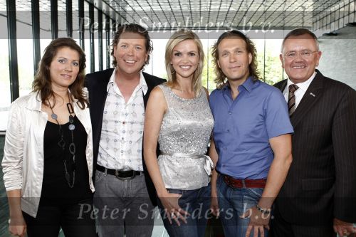 Hilversum 14 augustus 2008
Presentatie SBS met Popstars en het beste idee van Nederland bij beeld en geluid p het mediapark. Henkjan Smits met Tooske Ragas Breugem en de jury