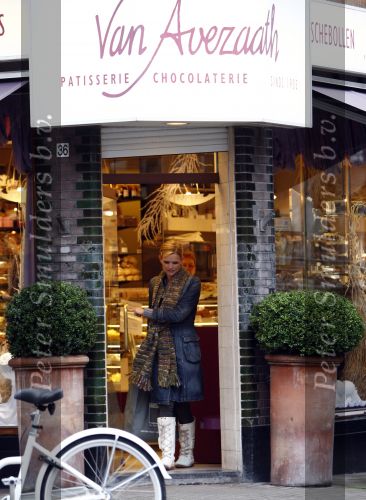 Amsterdam 17 januari 2008
Tooske Ragas Breugem doet boodschappen met de Johnny Loco bakfiets. Tooske is zwanger en koopt oa chocolade.