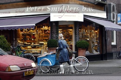 Amsterdam 17 januari 2008
Tooske Ragas Breugem doet boodschappen met de Johnny Loco bakfiets. Tooske is zwanger en koopt oa chocolade.
Peter Smulders bv