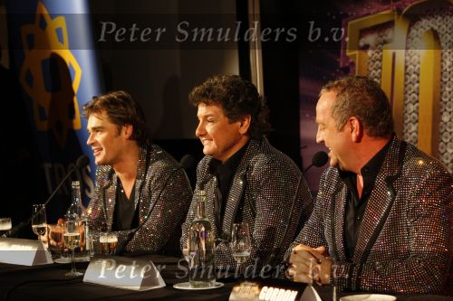 Hilversum 1 februari 2009
De toppers Gordon Rene Froger en Jeroen v d Boom tijdens het nationale songfestival in studio 22.
Jack v Gelder presenteert het programma.
Peter Smulders bv