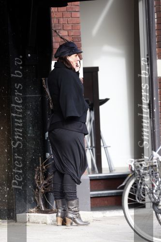 Amsterdam 13 maart 2009
Trijntje Oosterhuis met petje boodschappen aan het doen bij de cornelis schuytstraat.
Peter Smulders bv