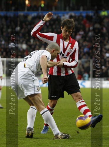 Eindhoven, 30 December 2007
Laatste Kompetitiewedstrijd van het jaar PSV-NAC  Eindstand 2-0 Seizoen 2007/2008
Tyrone Loran in duel met Danko Lazovic