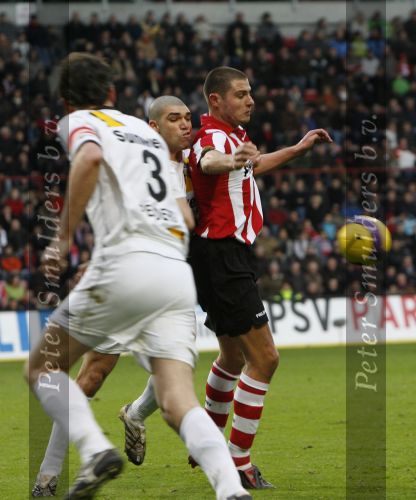 Eindhoven, 30 December 2007
Laatste Kompetitiewedstrijd van het jaar PSV-NAC  Eindstand 2-0 Seizoen 2007/2008
Tyrone Loran in duel met Danny Koevermans