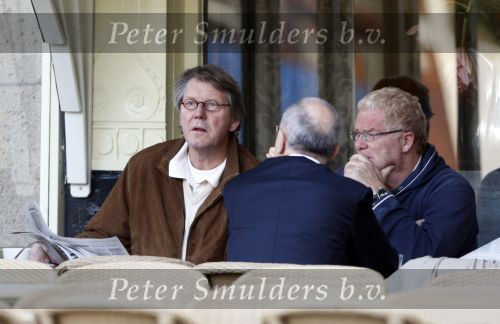 Amsterdam 13 oktober 2007
Ursul de Geer leest zijn krantje op terras bij Joffers.
