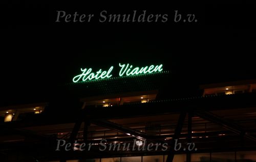 Vianen 23 en 24 mei 2009
De auto van Yolanthe Cabau v Kasbergen voor motel v d Valk in Vianen s\'a vonds en de volgende ochtend. Ze was er samen met Wesley Sneijder.
Peter Smulders bv