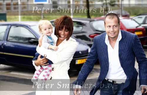 Leiderdorp 12 september 2008
Valerie Zwikker met vriend en dochter bij huwelijk van Sonja Silva.
