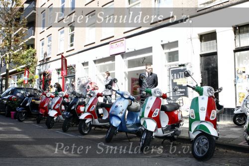 Amsterdam 12 mei 2009
Het blad Grazia organiseert samen met vespa scooters een leuke rally door amsterdam heen.
Peter Smulders bv