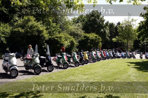 Amsterdam 12 mei 2009
Het blad Grazia organiseert samen met vespa scooters een leuke rally door amsterdam heen.
Peter Smulders bv