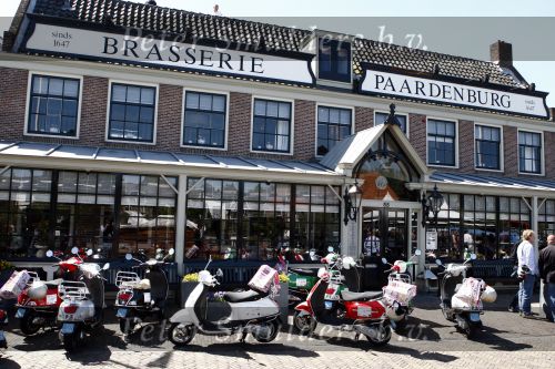 Amsterdam 12 mei 2009
Het blad Grazia organiseert samen met vespa scooters een leuke rally door amsterdam heen.
Peter Smulders bv