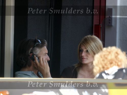 Amsterdam 7 mei 2008
Victor Reinier met zijn vrienin Kim Petit op terras in Amsterdam
