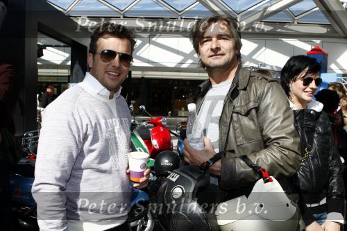 Amsterdam 12 mei 2009
Het blad Grazia organiseert samen met vespa scooters een leuke rally door amsterdam heen. Victor Reinier
Peter Smulders bv