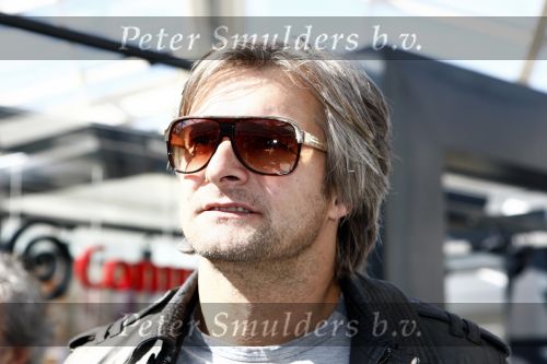 Amsterdam 12 mei 2009
Het blad Grazia organiseert samen met vespa scooters een leuke rally door amsterdam heen. Victor Reinier
Peter Smulders bv