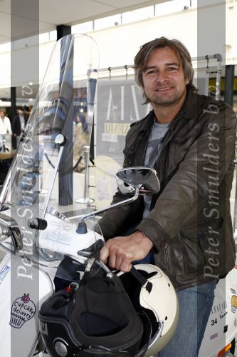Amsterdam 12 mei 2009
Het blad Grazia organiseert samen met vespa scooters een leuke rally door amsterdam heen. Victor Reinier
Peter Smulders bv