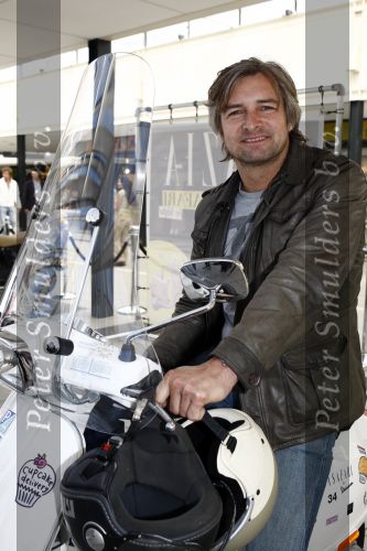 Amsterdam 12 mei 2009
Het blad Grazia organiseert samen met vespa scooters een leuke rally door amsterdam heen. Victor Reinier
Peter Smulders bv