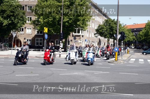 Amsterdam 12 mei 2009
Het blad Grazia organiseert samen met vespa scooters een leuke rally door amsterdam heen. Vicot Reinier en Lone v Roosendaal
Peter Smulders bv