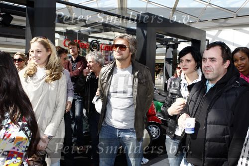 Amsterdam 12 mei 2009
Het blad Grazia organiseert samen met vespa scooters een leuke rally door amsterdam heen. Victor Reinier
Peter Smulders bv