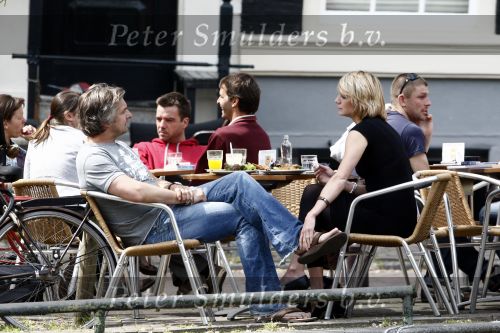 Amsterdam 23 mei 2009
Victor Reinier met zijn (ex) vriendin Kim Petit op een terrasje.
Peter Smulders bv
