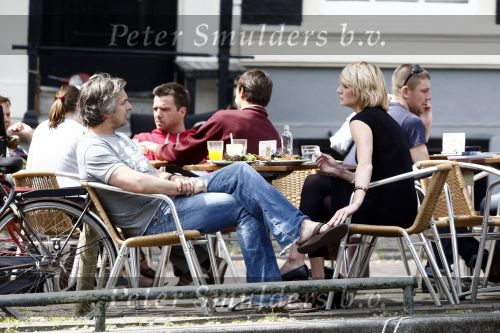 Amsterdam 23 mei 2009
Victor Reinier met zijn (ex) vriendin Kim Petit op een terrasje.
Peter Smulders bv