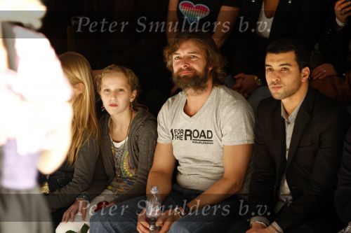 Amsterdam 28 januari 2008
Victor Reinier met baard  bij modeshow van Simone v Trojen samen met zijn dochter en een vriendin.
