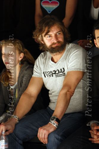 Amsterdam 28 januari 2008
Victor Reinier met baard  bij modeshow van Simone v Trojen samen met zijn dochter en een vriendin.