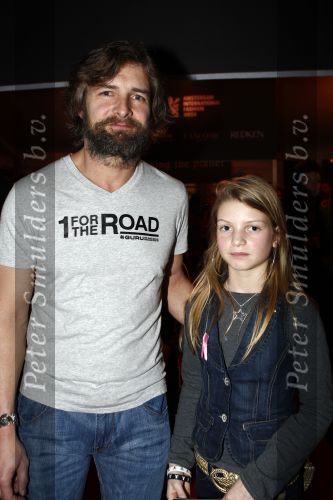 Amsterdam 28 januari 2008
Victor Reinier met baard  bij modeshow van Simone v Trojen samen met zijn dochter en een vriendin.