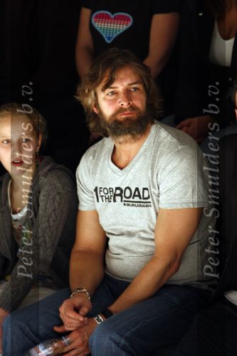 Amsterdam 28 januari 2008
Victor Reinier met baard  bij modeshow van Simone v Trojen samen met zijn dochter en een vriendin.