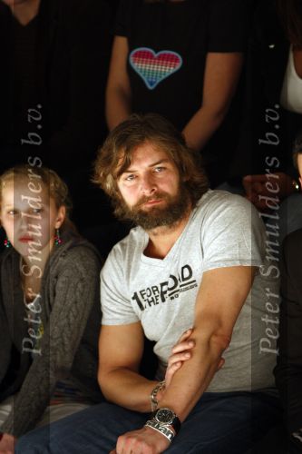 Amsterdam 28 januari 2008
Victor Reinier met baard  bij modeshow van Simone v Trojen samen met zijn dochter en een vriendin.