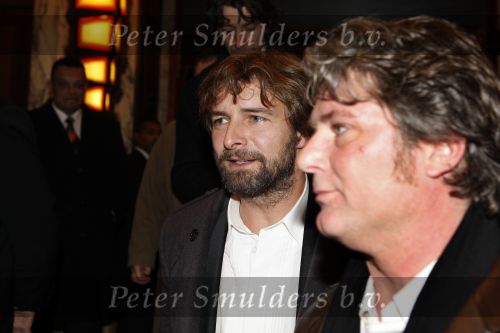 Amsterdam 3 december 2007
Viktor Reinier met baard bij premiere film nicole Kidman in Tuschinski, Viktor was voor het eerst na het ongeluk van zijn vriendin Kim weer bij ee premiere.