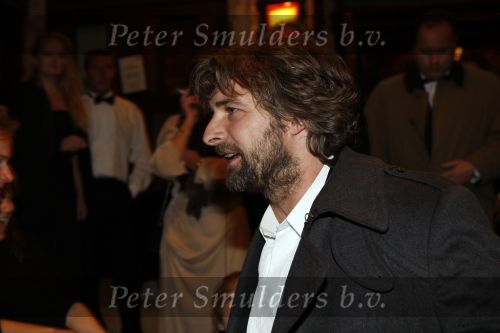 Amsterdam 3 december 2007
Viktor Reinier met baard bij premiere film nicole Kidman in Tuschinski, Viktor was voor het eerst na het ongeluk van zijn vriendin Kim weer bij ee premiere.