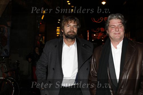 Amsterdam 3 december 2007
Viktor Reinier met baard bij premiere film nicole Kidman in Tuschinski, Viktor was voor het eerst na het ongeluk van zijn vriendin Kim weer bij ee premiere.