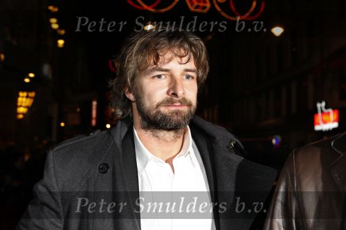 Amsterdam 3 december 2007
Viktor Reinier met baard bij premiere film nicole Kidman in Tuschinski, Viktor was voor het eerst na het ongeluk van zijn vriendin Kim weer bij ee premiere.