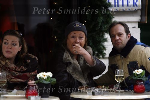 Amsterdam 8 januari 2007
Carlo Boszhard en Viola Holt met dochter op terras van pc hooftstraat.