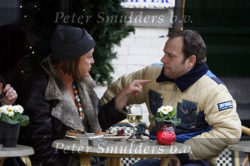 Amsterdam 8 januari 2007
Carlo Boszhard en Viola Holt met dochter op terras van pc hooftstraat.