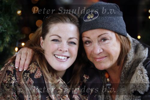 Amsterdam 8 januari 2008
Viola Holt met muts en dochter op terras op de pc hooftstraat.