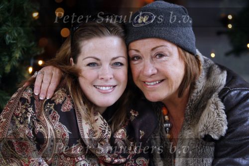 Amsterdam 8 januari 2008
Viola Holt met muts en dochter op terras op de pc hooftstraat.